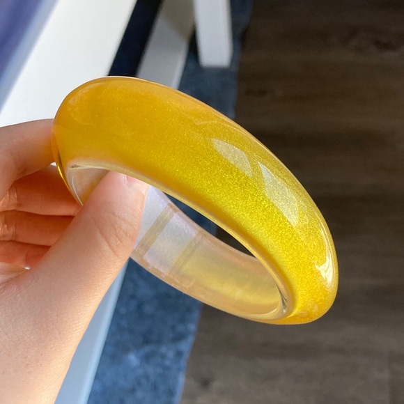 Vintage Chunky Asymmetrical Gold Lucite Bangle Bracelet - Picture 3 of 12